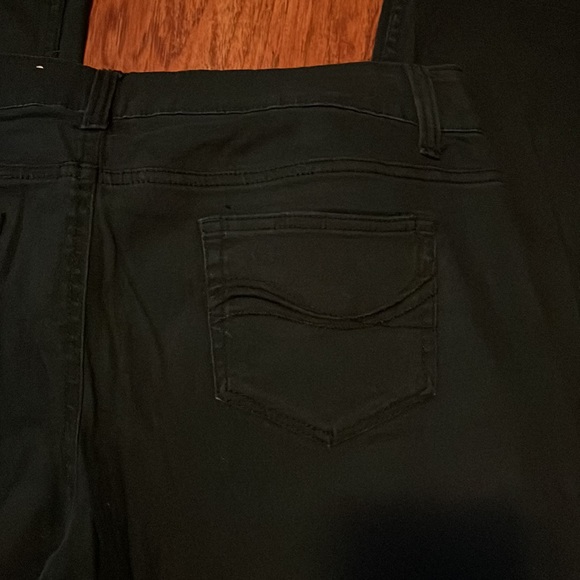 Juniors black pants. - Picture 6 of 6